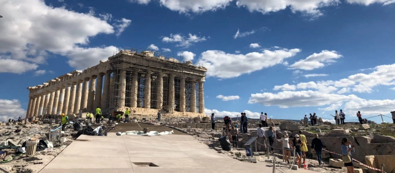 Σύγκρουση Λ.Μενδώνη - Σ.Αναγνωστοπούλου μετά το ατύχημα ΑμΕΑ στην ακρόπολη